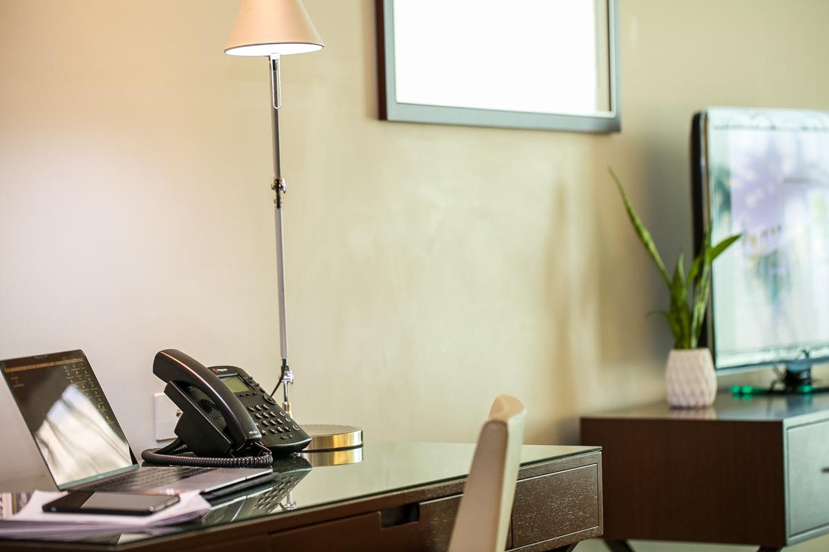 The Point Brisbane Hotel Exteriér fotografie A floor lamp