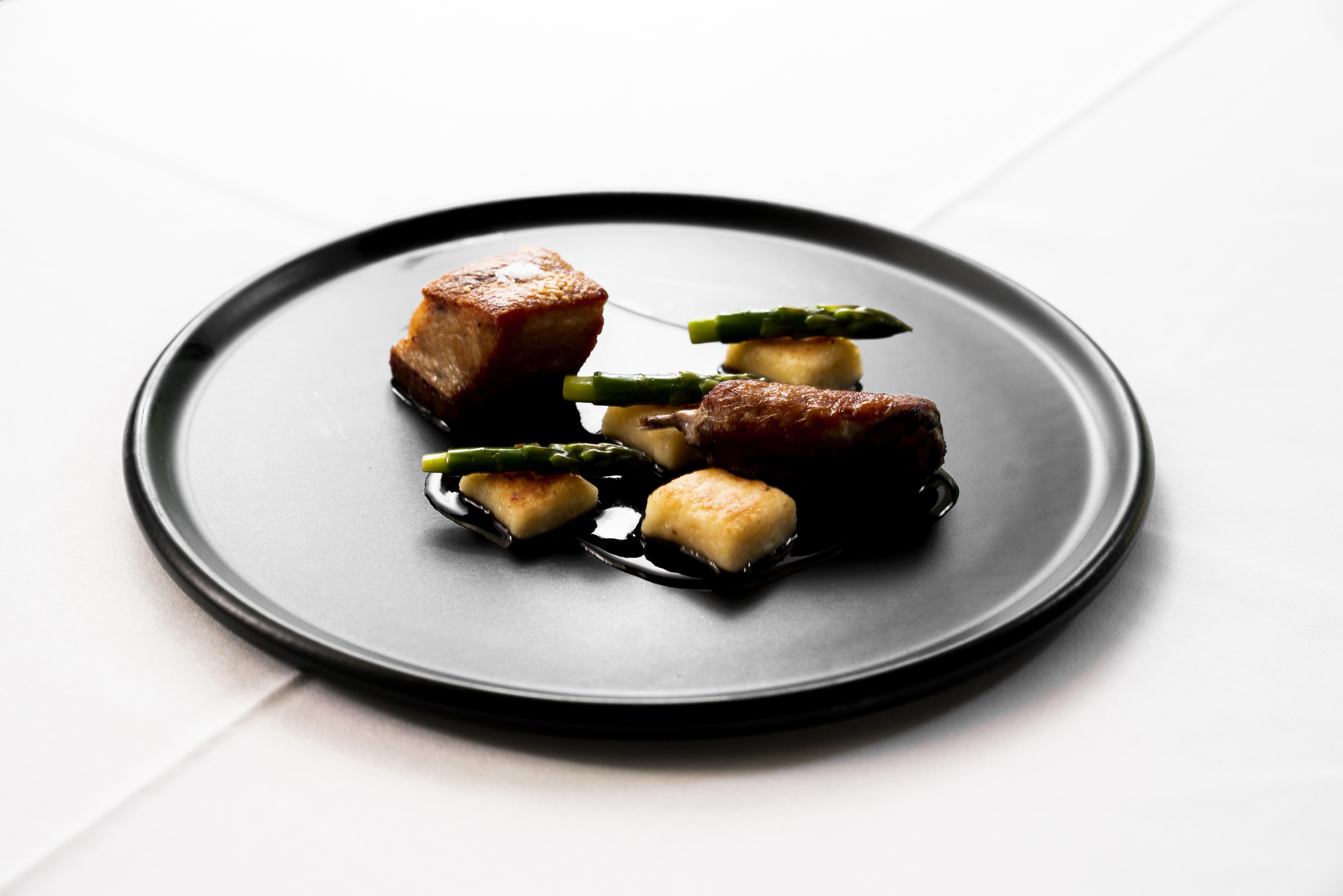 The Point Brisbane Hotel Exteriér fotografie A black plate