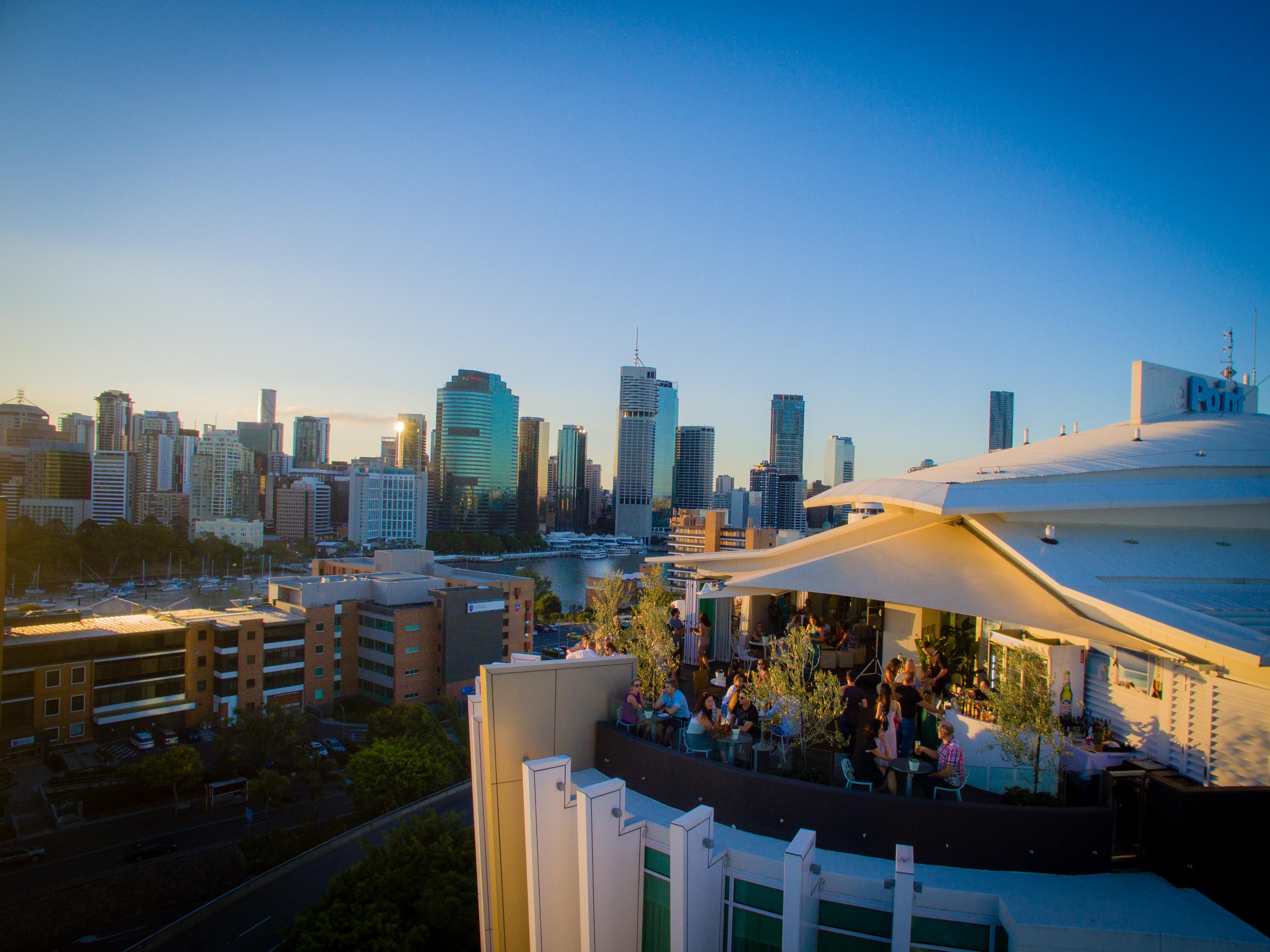 The Point Brisbane Hotel Exteriér fotografie View of the Brisbane CBD from the rooftop of the UQ Union