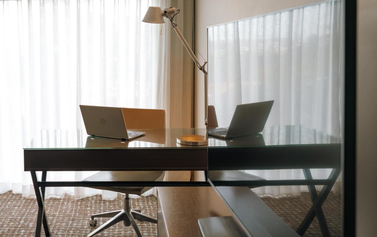 The Point Brisbane Hotel Exteriér fotografie A work space at the hotel