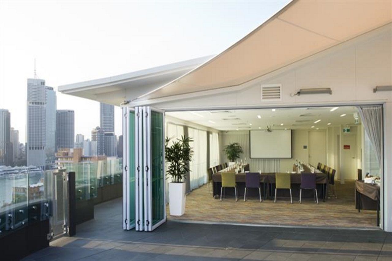 The Point Brisbane Hotel Exteriér fotografie A bi-fold door